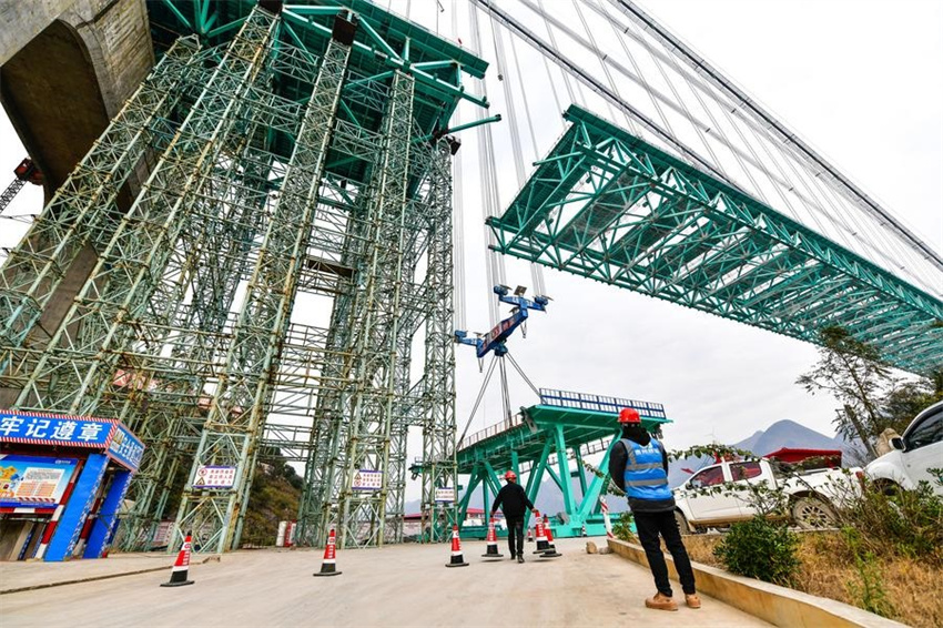 Guizhou: ponte sobre o Grand Canyon de Huajiang está quase concluída