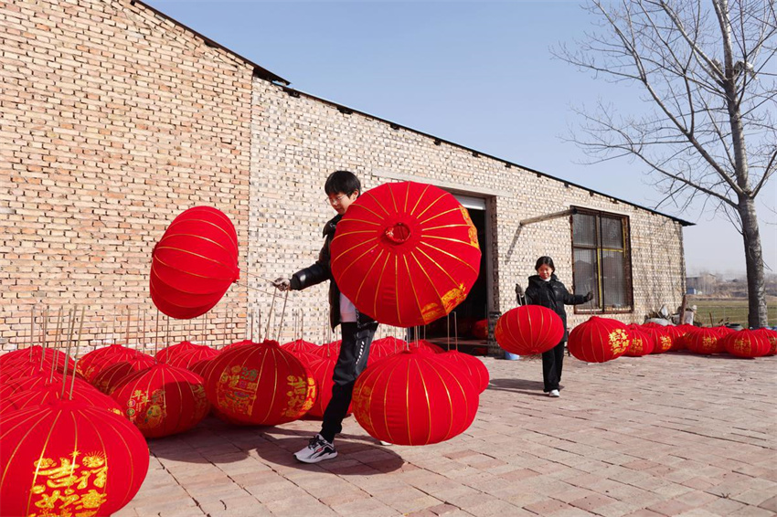 Aldeia de Shanxi intensifica produção de lanternas para receber Festival da Primavera