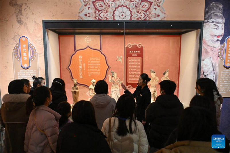 Exposição de relíquias culturais da dinastia Tang em Shaanxi é inaugurada em Tianjin