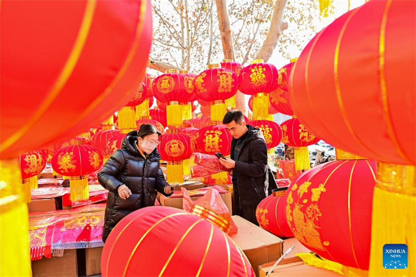 Lanternas e instalações de luz são organizadas em toda a China para receber Festival da Primavera