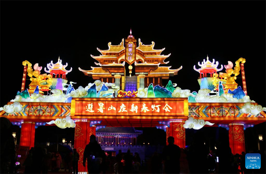 Lanternas e instalações de luz são organizadas em toda a China para receber Festival da Primavera