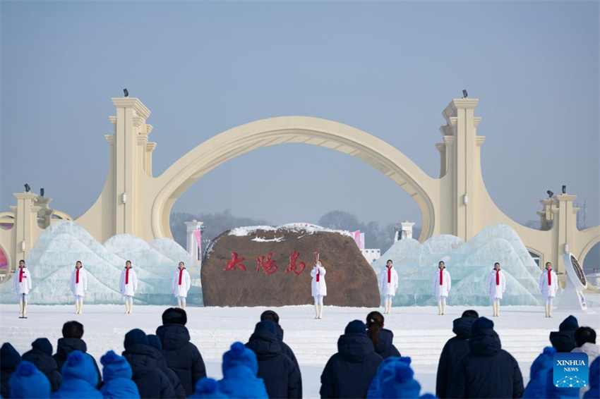 Chama para os 9º Jogos Asiáticos de Inverno é acesa em Harbin