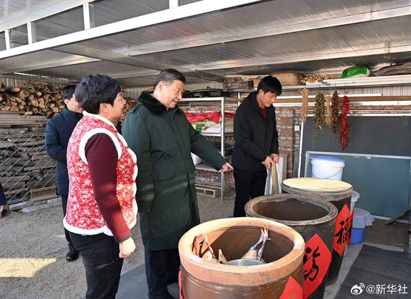 Xi Jinping visita moradores afetados pelas enchentes no nordeste da China