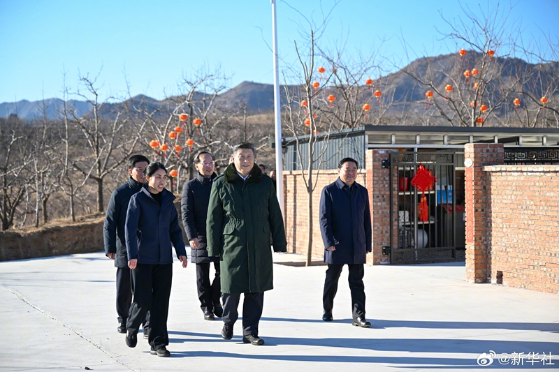 Xi Jinping visita moradores afetados pelas enchentes no nordeste da China