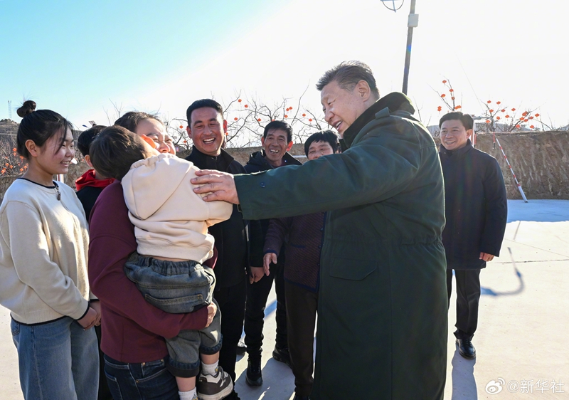 Xi Jinping visita moradores afetados pelas enchentes no nordeste da China