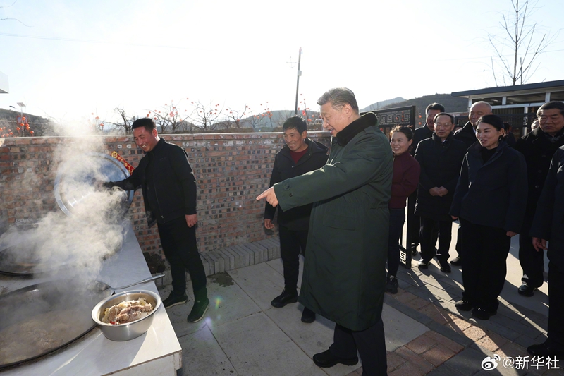 Xi Jinping visita moradores afetados pelas enchentes no nordeste da China