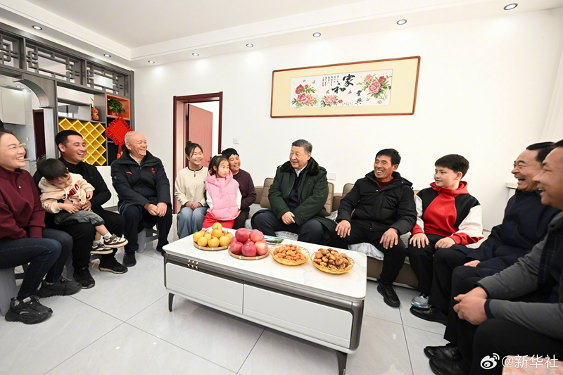 Xi Jinping visita moradores afetados pelas enchentes no nordeste da China