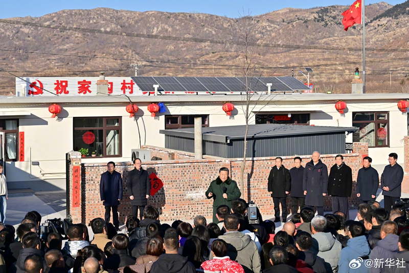 Xi Jinping visita moradores afetados pelas enchentes no nordeste da China