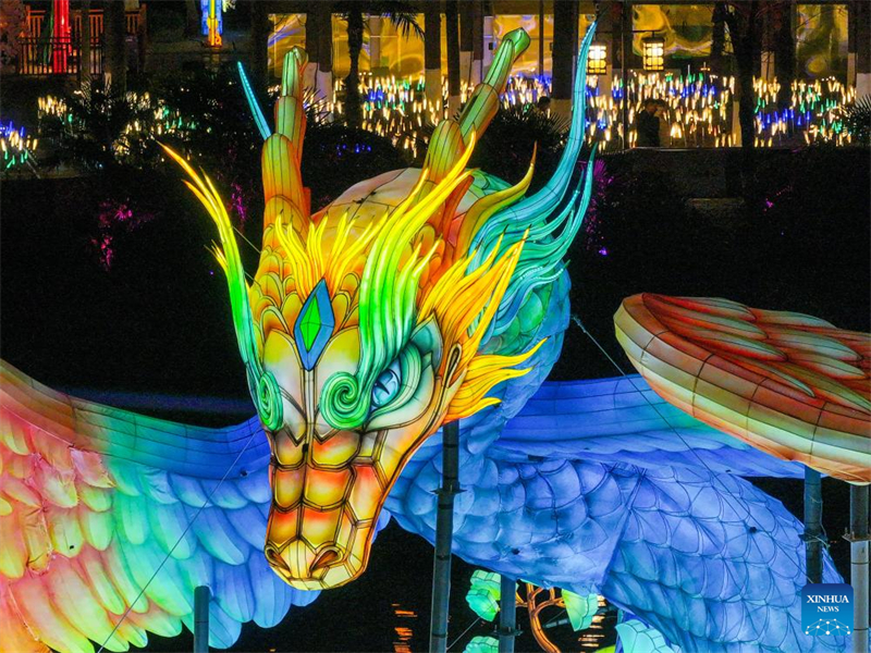 Cerimônia de iluminação do 39º Festival de Lanternas de Qinhuai acontece em Nanjing, leste da China