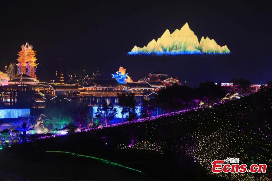 31º Show Internacional de Lanternas Jurássicas de Zigong impressiona visitantes