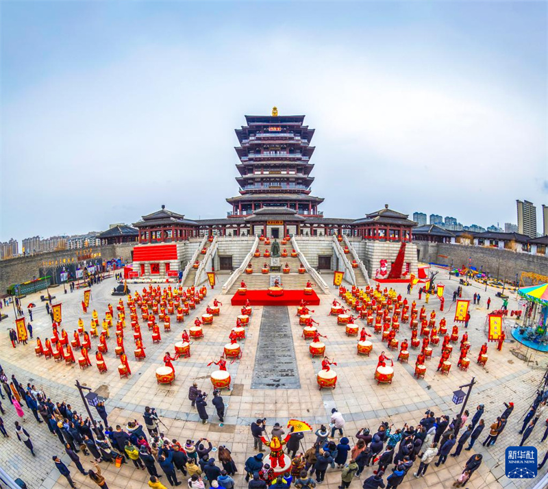 Jiangsu: centenas de percussionistas reunidos para celebrar o Ano Novo Chinês em Sihong