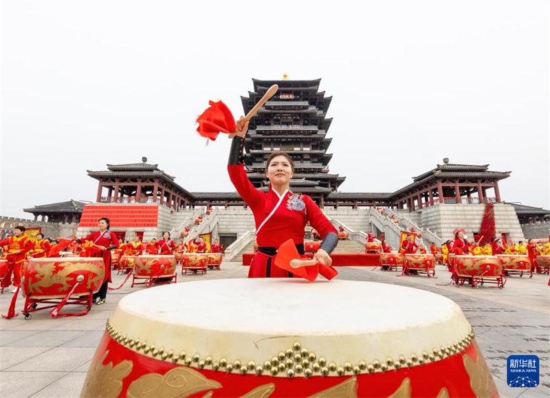 Jiangsu: centenas de percussionistas reunidos para celebrar o Ano Novo Chinês em Sihong