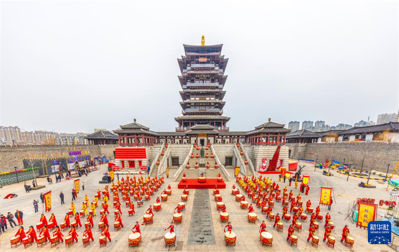 Jiangsu: centenas de percussionistas reunidos para celebrar o Ano Novo Chinês em Sihong