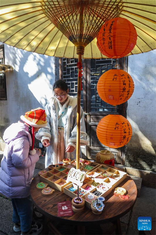 Puyuan Fashion Resort organiza atividades culturais para visitantes durante a Festa da Primavera