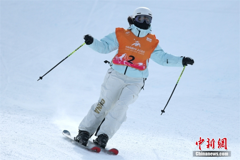 Li Fanghui conquista primeira medalha de ouro para delegação chinesa na 9ª edição dos Jogos Asiáticos de Inverno