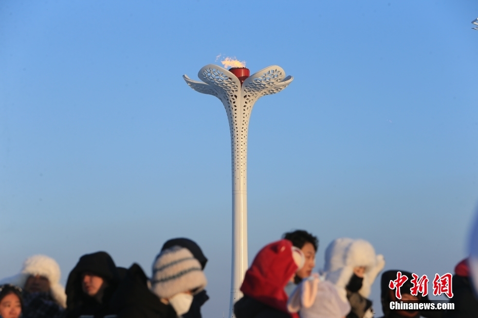 Paisagens temáticas dos Jogos Asiáticos de Inverno atraem turistas no Mundo de Gelo e Neve