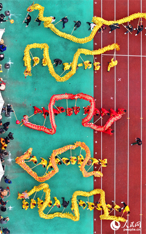 Jiangxi celebra Festival das Lanternas com espetáculos de dança do dragão