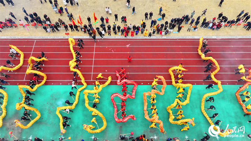 Jiangxi celebra Festival das Lanternas com espetáculos de dança do dragão