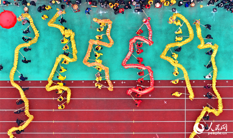 Jiangxi celebra Festival das Lanternas com espetáculos de dança do dragão