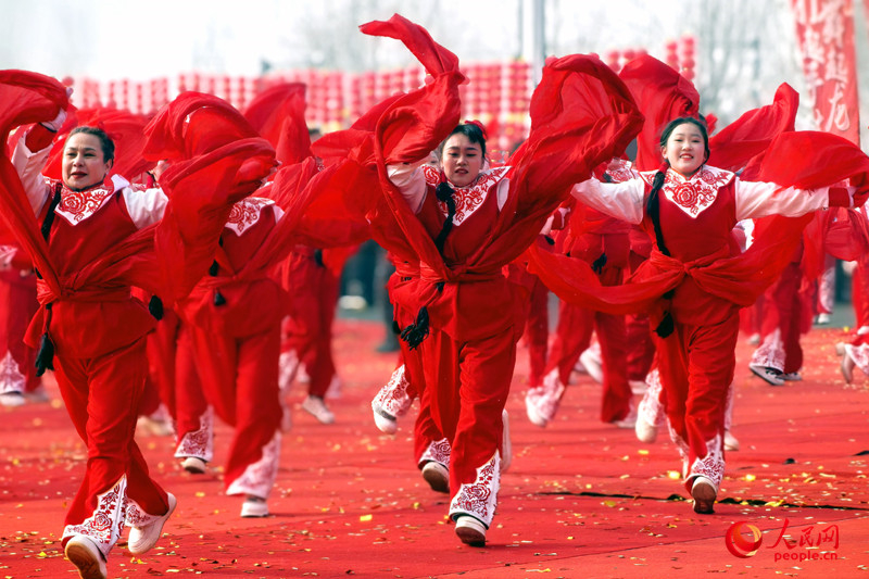 Urumqi celebra Festival das Lanternas com espetáculo cultural grandioso