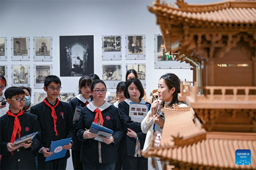 Escolas chinesas retomam as aulas