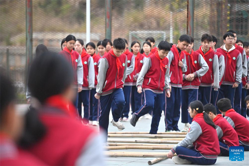 Escolas chinesas retomam as aulas