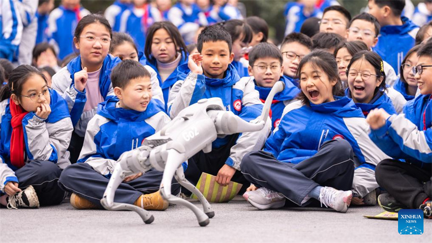 Escolas chinesas retomam as aulas