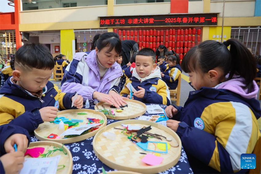 Escolas chinesas retomam as aulas