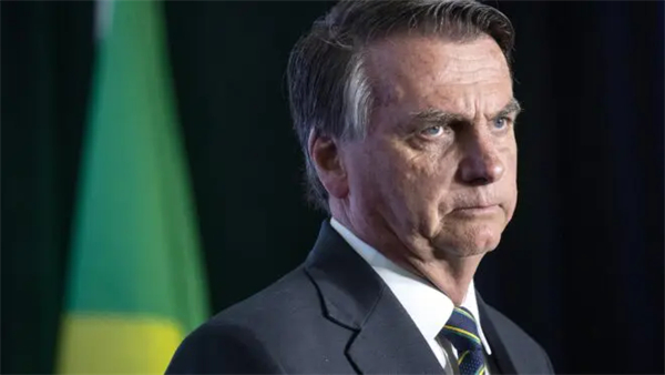 Ex-presidente brasileiro Bolsonaro diz que acusação contra ele é apenas uma 