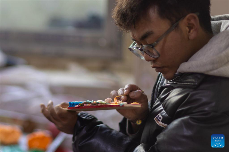 Esculturas de manteiga ganham popularidade em Lhasa, com aproximação do Ano Novo Tibetano