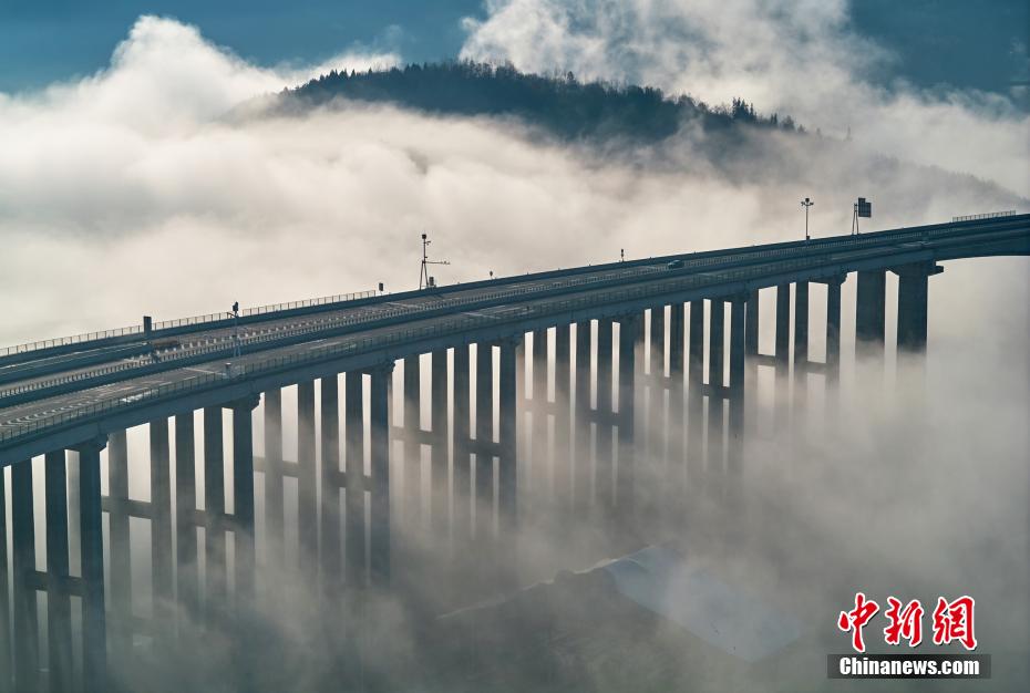 Galeria: ponte gigante em Sichuan surge como 