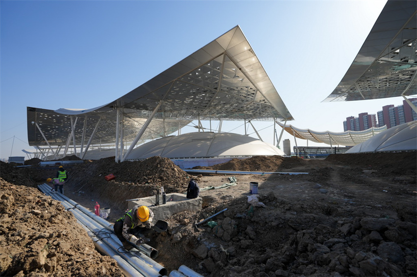 Centro de Transporte Integrado do subcentro de Beijing está em construção