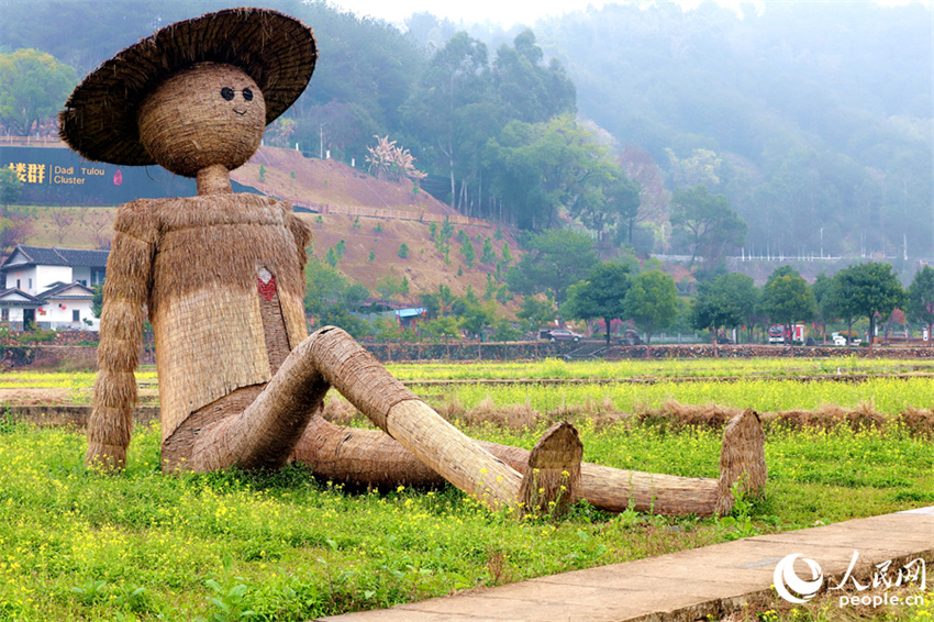 Fujian: chegada da primavera atrai visitantes à área turística de Hua'an