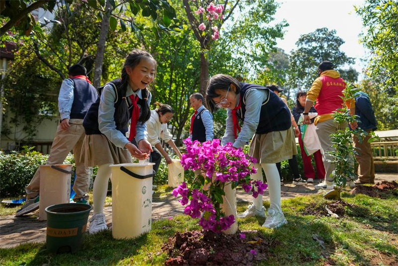 Kunming promove atividade de plantio antes do Dia Nacional da Árvore