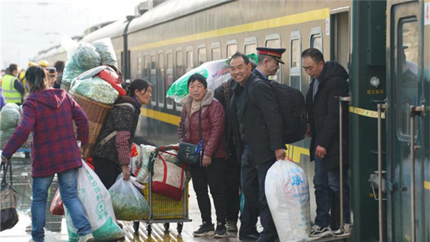 Trem lento acelera revitalização rural na China