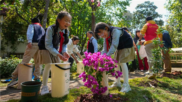 Kunming promove atividade de plantio antes do Dia Nacional da Árvore