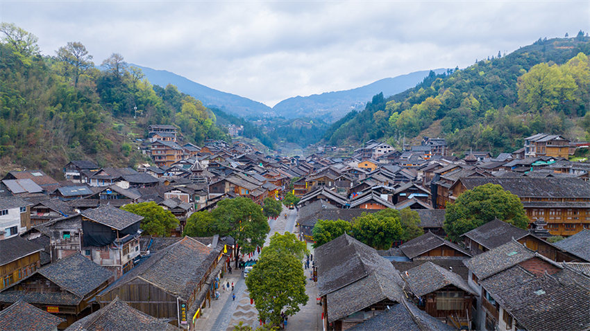 Galeria: Vista aérea da aldeia étnica Dong de Zhaoxing, em Guizhou