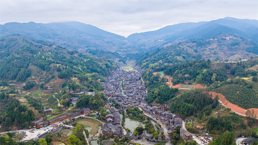 Galeria: Vista aérea da aldeia étnica Dong de Zhaoxing, em Guizhou