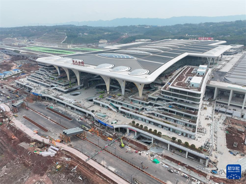 Construção do edifício da Estação Ferroviária Leste de Chongqing é concluída