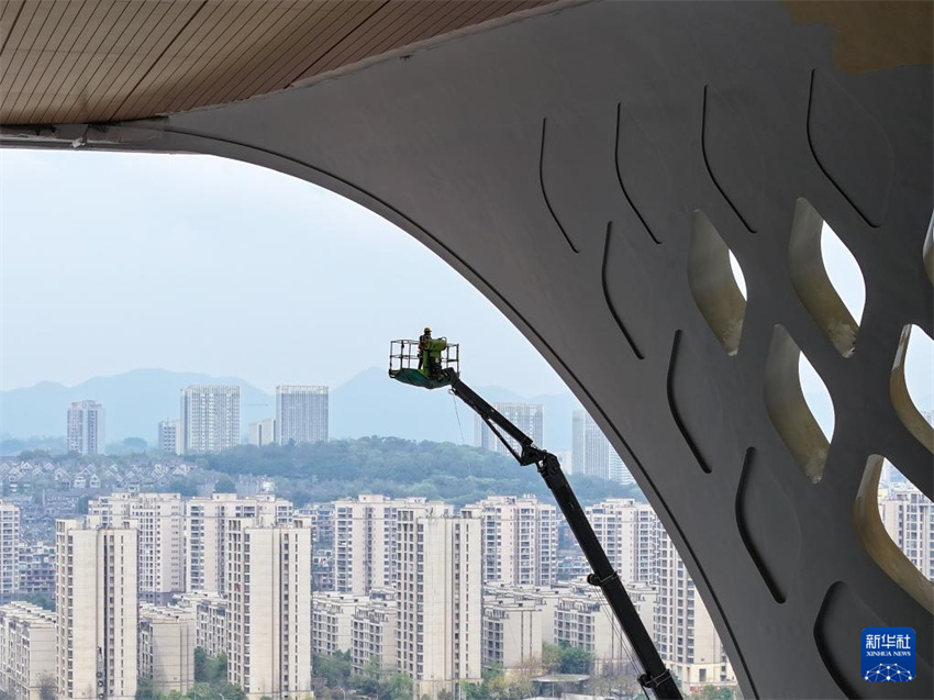 Construção do edifício da Estação Ferroviária Leste de Chongqing é concluída