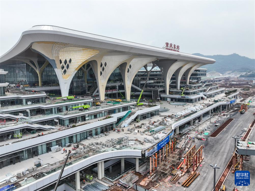 Construção do edifício da Estação Ferroviária Leste de Chongqing é concluída