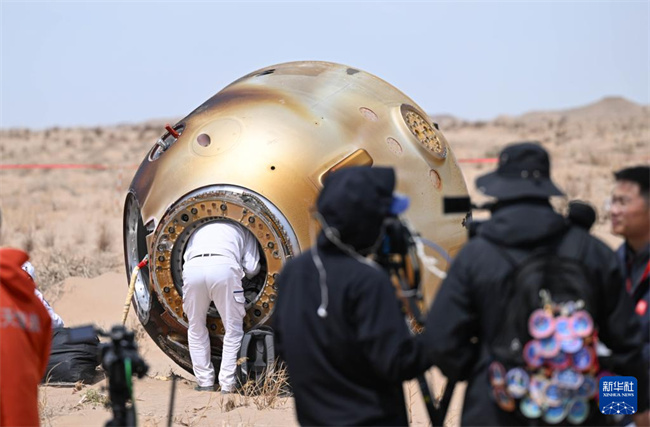 Cápsula de retorno da Shenzhou-19 pousa e astronautas todos estão sãos