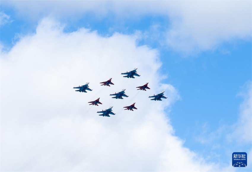 Ensaio do desfile militar em comemoração ao 80º aniversário da vitória na Grande Guerra Patriótica é realizado em Moscou