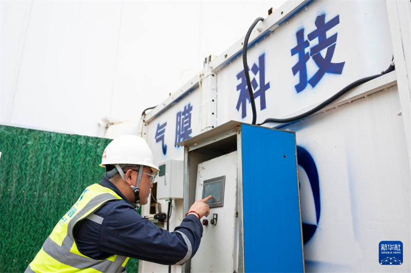 Visita aos primeiros cinco armazéns de grãos com estrutura de membrana de ar de 9.000 toneladas na China