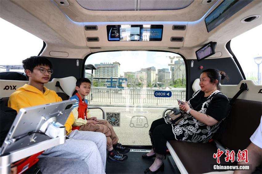 Guizhou inaugura primeira linha de ônibus autônomos