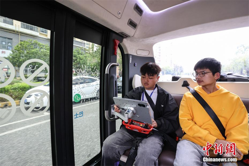 Guizhou inaugura primeira linha de ônibus autônomos