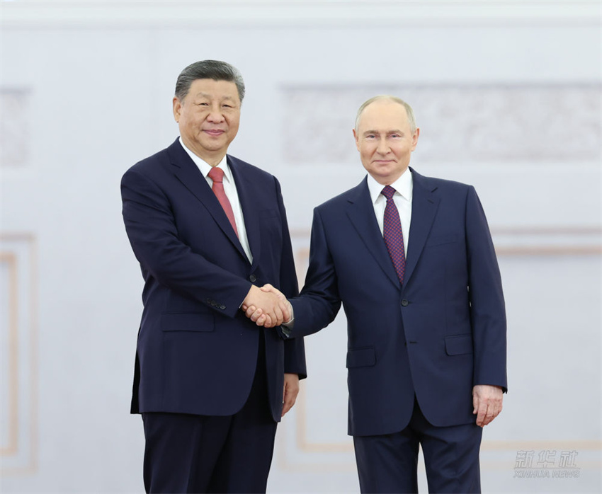 Xi Jinping participa de cerimônia de boas-vindas realizada por Putin