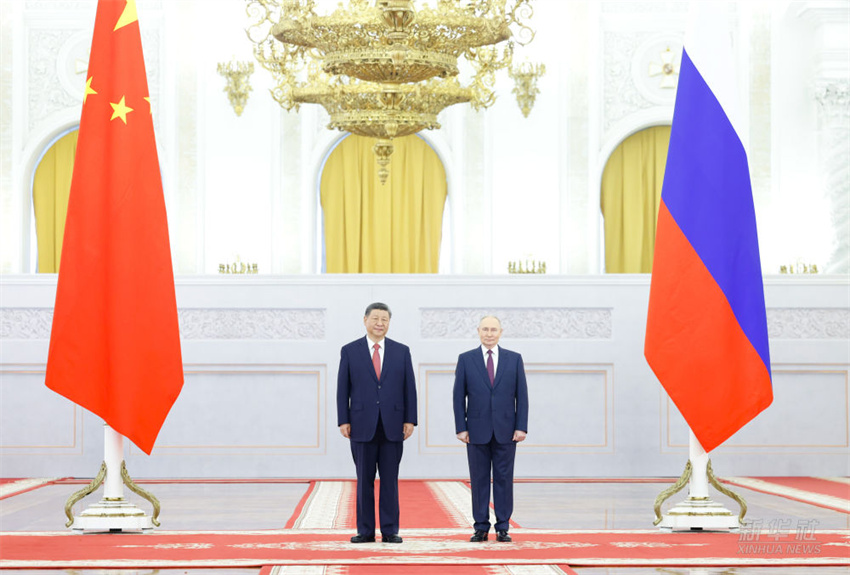 Xi Jinping participa de cerimônia de boas-vindas realizada por Putin