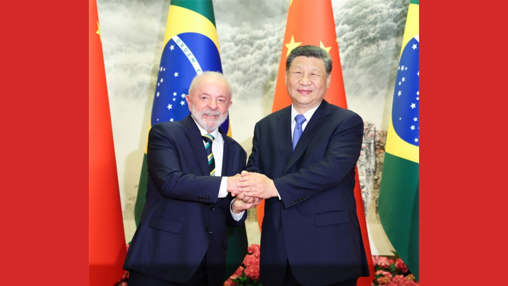 Xi Jinping realiza conversa com o presidente brasileiro
