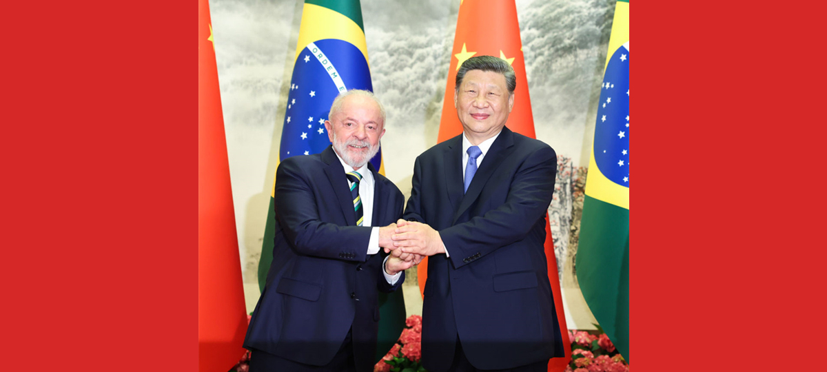 Xi Jinping realiza conversa com o presidente brasileiro